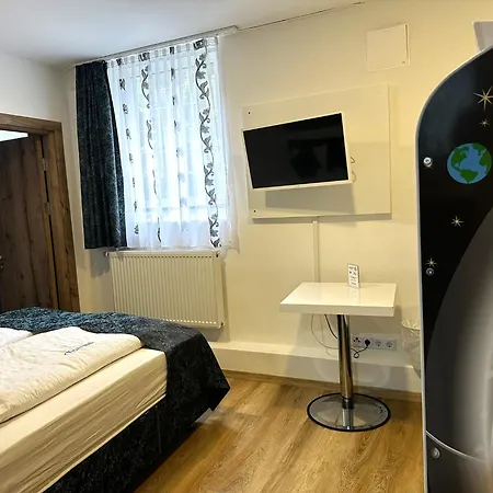 Kristalpark Guest house 3*